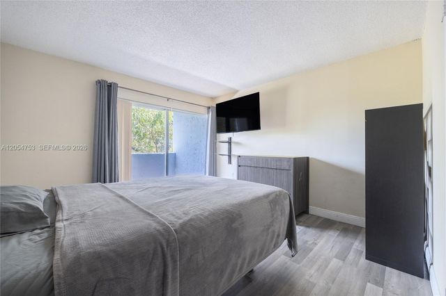 9365 Fontainebleau Blvd E205, Miami, FL 33172
