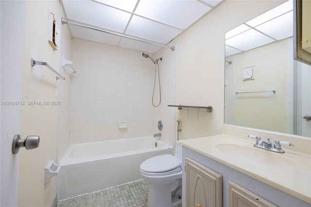 9365 Fontainebleau Blvd E205, Miami, FL 33172
