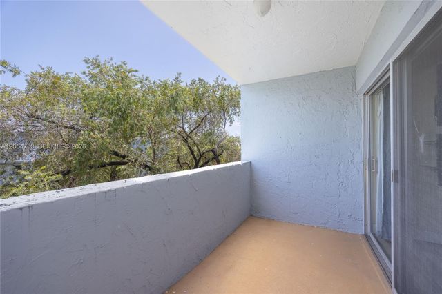 9365 Fontainebleau Blvd E205, Miami, FL 33172