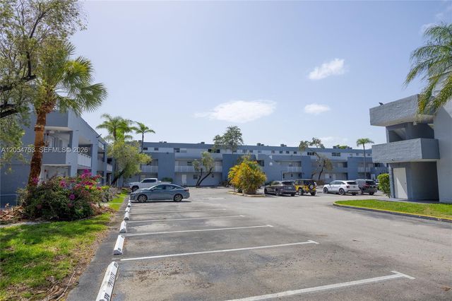 9365 Fontainebleau Blvd E205, Miami, FL 33172