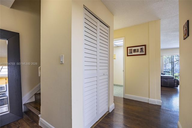 9365 Fontainebleau Blvd E205, Miami, FL 33172
