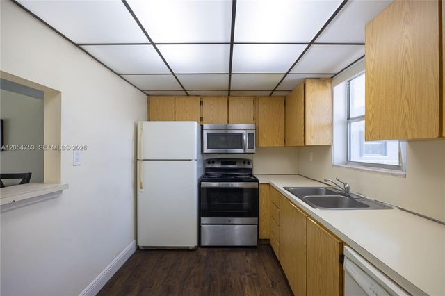 9365 Fontainebleau Blvd E205, Miami, FL 33172
