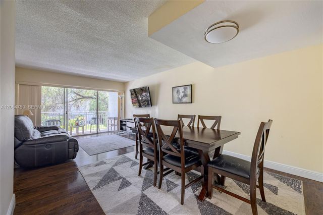 9365 Fontainebleau Blvd E205, Miami, FL 33172