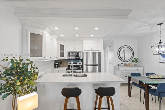 815 SW 11th Ave 18G, Hallandale Beach, FL 33009