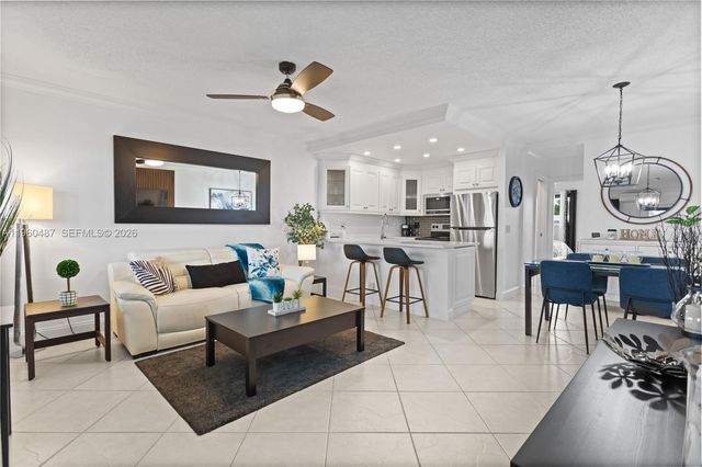 815 SW 11th Ave 18G, Hallandale Beach, FL 33009