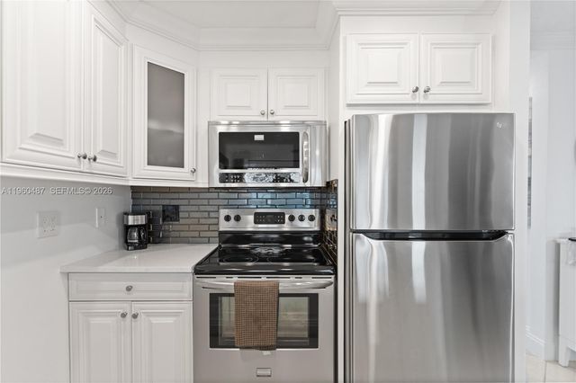 815 SW 11th Ave 18G, Hallandale Beach, FL 33009