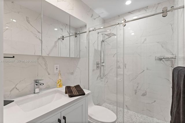 815 SW 11th Ave 18G, Hallandale Beach, FL 33009