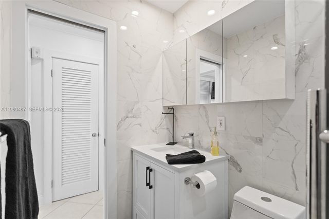 815 SW 11th Ave 18G, Hallandale Beach, FL 33009