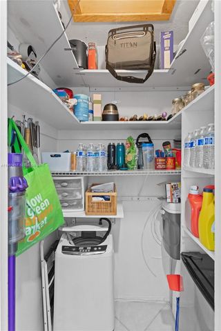 815 SW 11th Ave 18G, Hallandale Beach, FL 33009