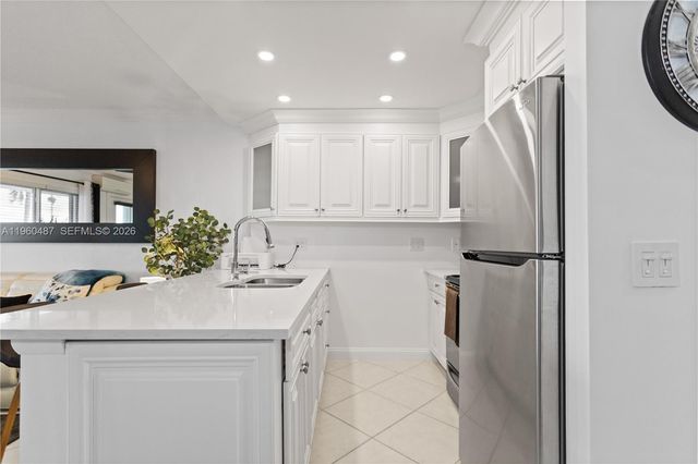 815 SW 11th Ave 18G, Hallandale Beach, FL 33009