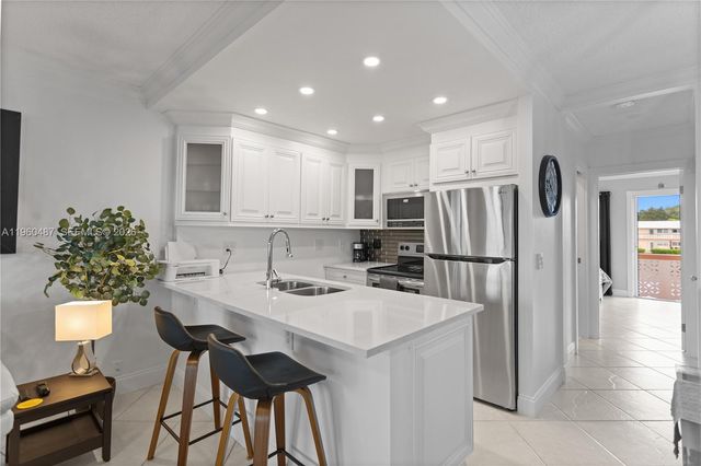 815 SW 11th Ave 18G, Hallandale Beach, FL 33009