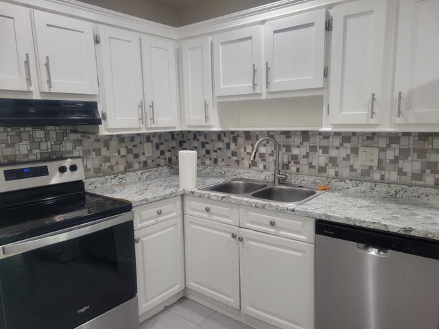 5337 NW 5th Street, Delray Beach, FL 33445