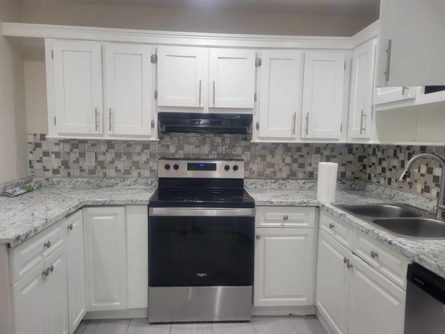 5337 NW 5th Street, Delray Beach, FL 33445
