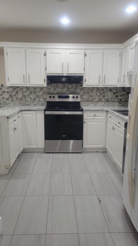 5337 NW 5th Street, Delray Beach, FL 33445