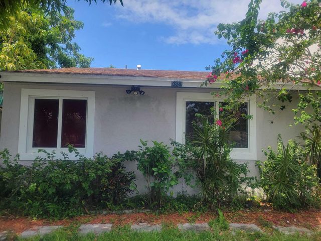 5337 NW 5th Street, Delray Beach, FL 33445