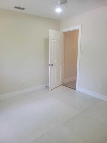 5337 NW 5th Street, Delray Beach, FL 33445