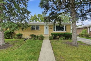 730 W Beach Drive, Addison, IL 60101