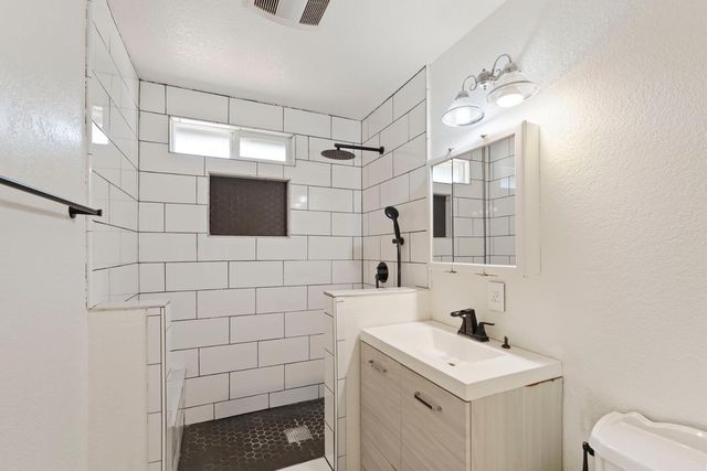 21 W Mayfair Ave, Stockton, CA 95207