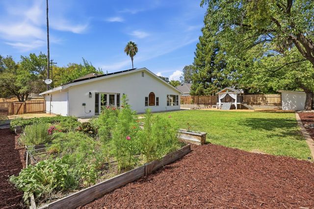 2271 Penryn Rd, Penryn, CA 95663