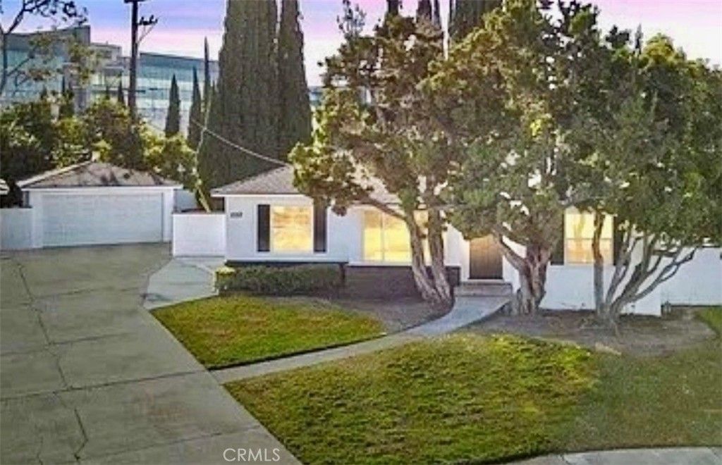 1052 W Palmyra, Orange, CA 92868