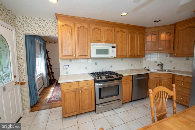 831 MEDWAY RD, Philadelphia, PA 19115