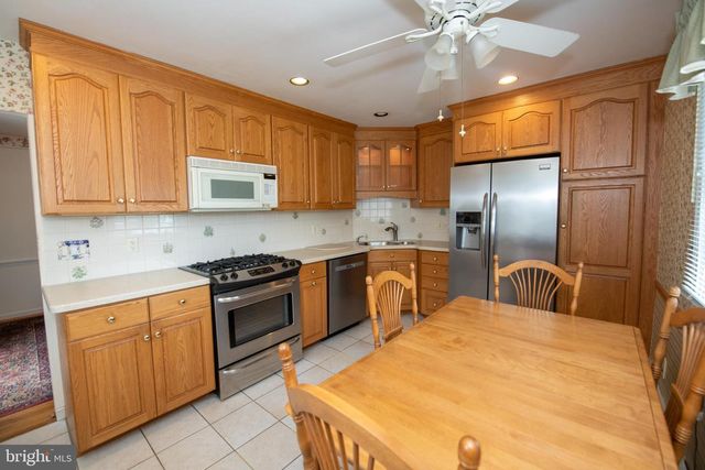 831 MEDWAY RD, Philadelphia, PA 19115