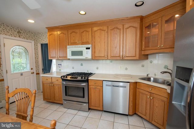 831 MEDWAY RD, Philadelphia, PA 19115