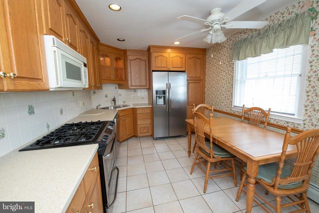 831 MEDWAY RD, Philadelphia, PA 19115