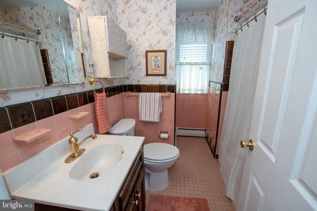 831 MEDWAY RD, Philadelphia, PA 19115