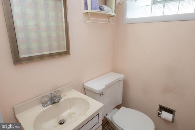 831 MEDWAY RD, Philadelphia, PA 19115