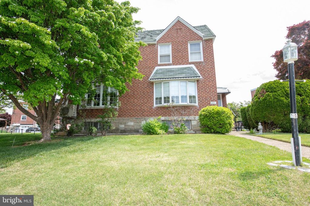 831 MEDWAY RD, Philadelphia, PA 19115