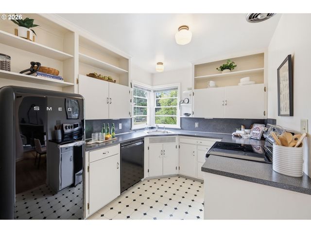 2290 SANDY Dr, Eugene, OR 97401