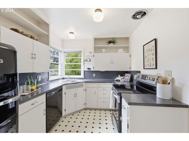 2290 SANDY Dr, Eugene, OR 97401