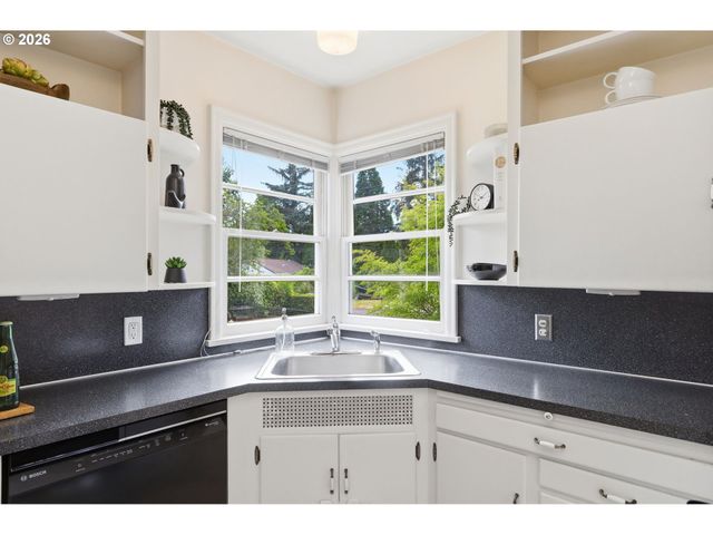 2290 SANDY Dr, Eugene, OR 97401