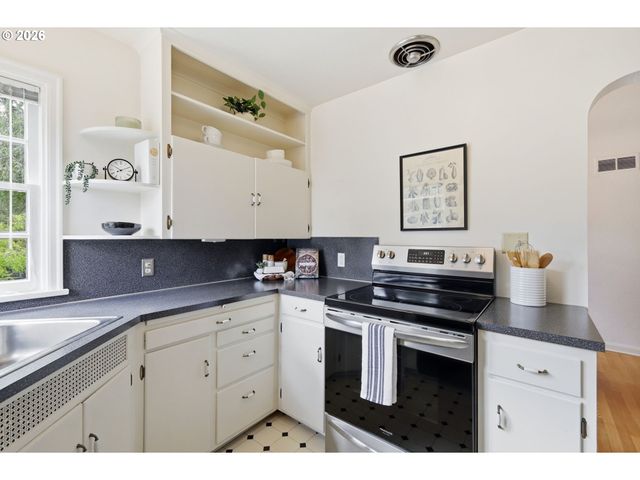 2290 SANDY Dr, Eugene, OR 97401