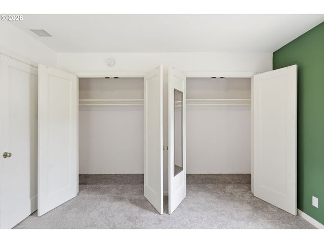 2290 SANDY Dr, Eugene, OR 97401