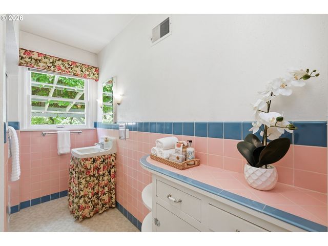 2290 SANDY Dr, Eugene, OR 97401