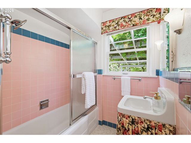 2290 SANDY Dr, Eugene, OR 97401