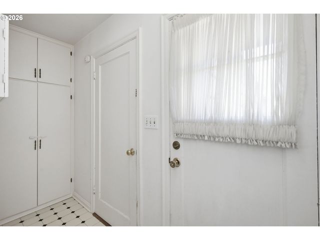 2290 SANDY Dr, Eugene, OR 97401
