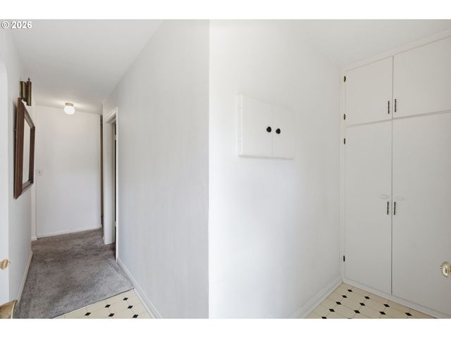 2290 SANDY Dr, Eugene, OR 97401