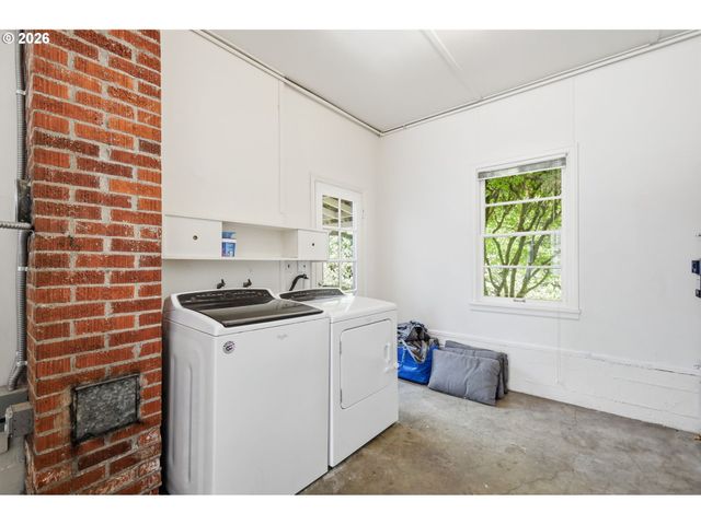 2290 SANDY Dr, Eugene, OR 97401