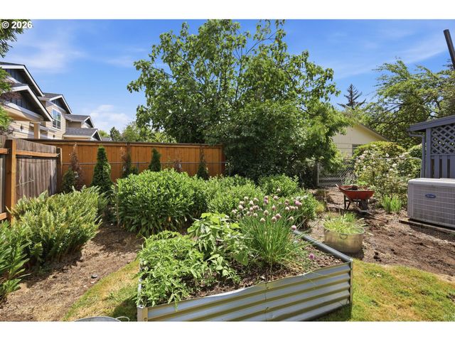 2290 SANDY Dr, Eugene, OR 97401
