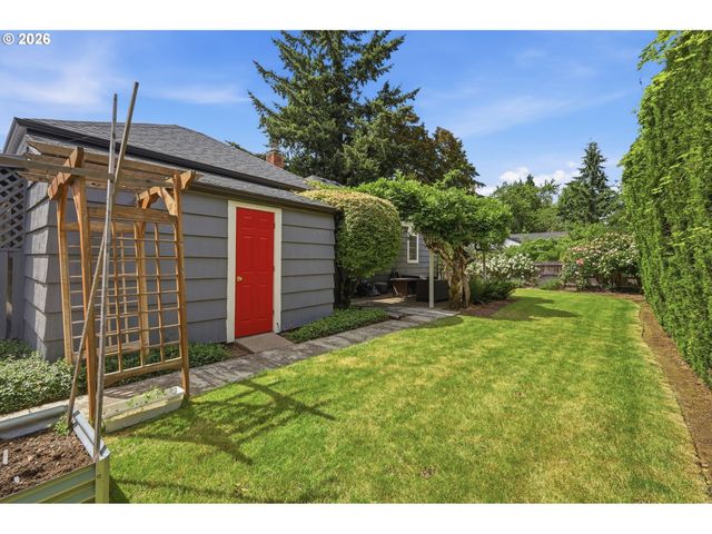 2290 SANDY Dr, Eugene, OR 97401
