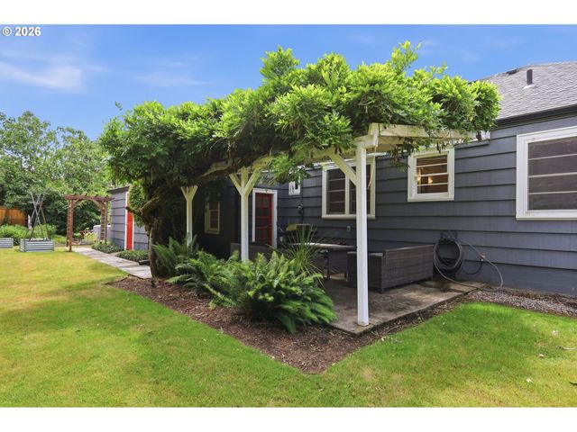 2290 SANDY Dr, Eugene, OR 97401