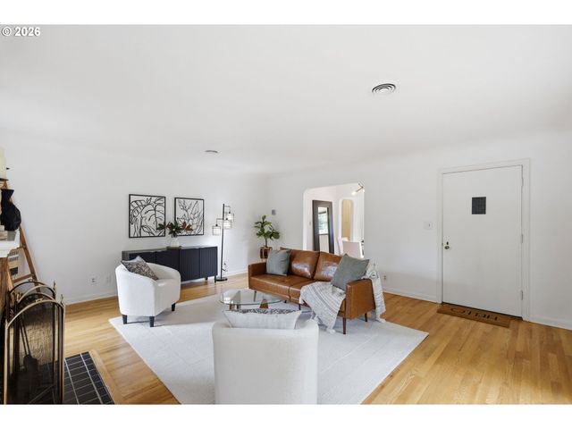 2290 SANDY Dr, Eugene, OR 97401