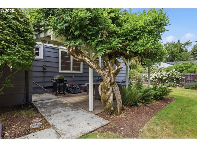 2290 SANDY Dr, Eugene, OR 97401