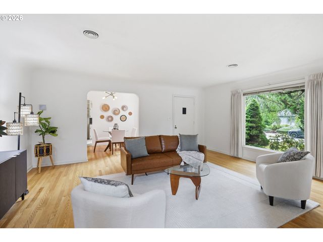 2290 SANDY Dr, Eugene, OR 97401