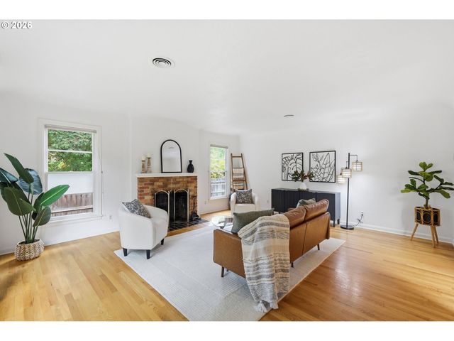 2290 SANDY Dr, Eugene, OR 97401