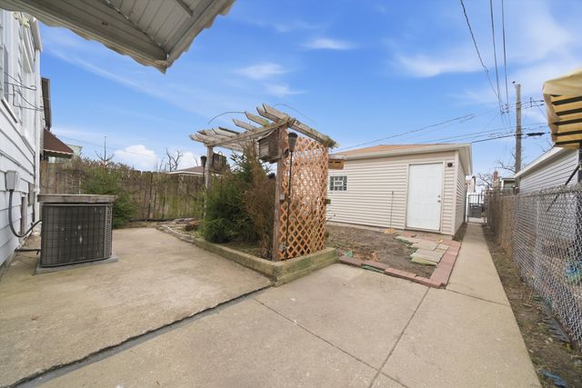 1424 S 57th Avenue, Cicero, IL 60804