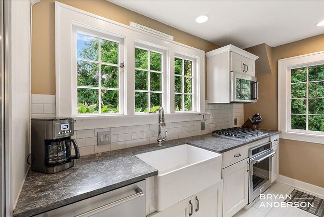 1830 Bridge Street, Grand Rapids, MI 49504